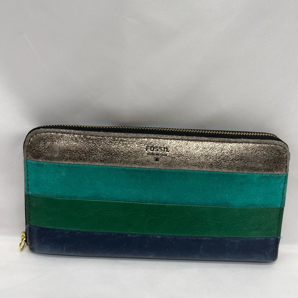 Fossil wallet, in preowned condition, color block green, silver and blue - Picture 1 of 6